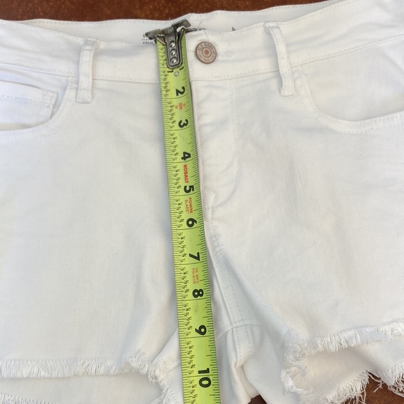 EUC Women’s Old Navy White Cut Off Denim Shorts Sz 4 - Picture 5 of 8